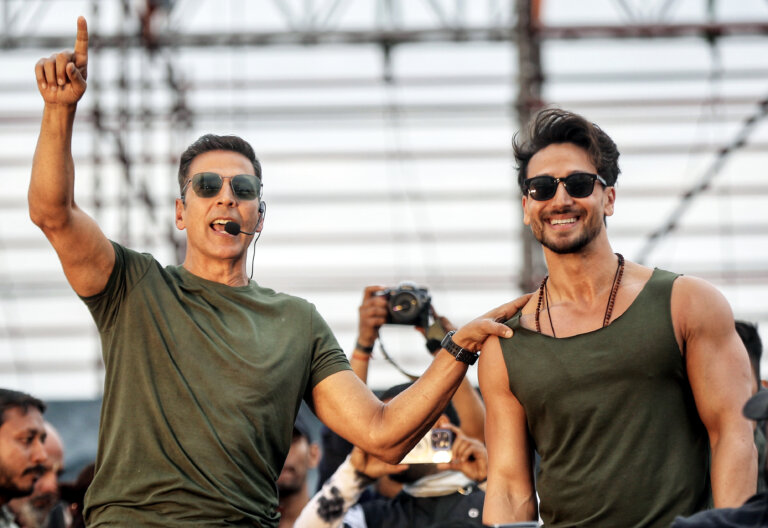 Akshay Kumar | Tiger Shroff | Bollywood | Shreshth Bharat