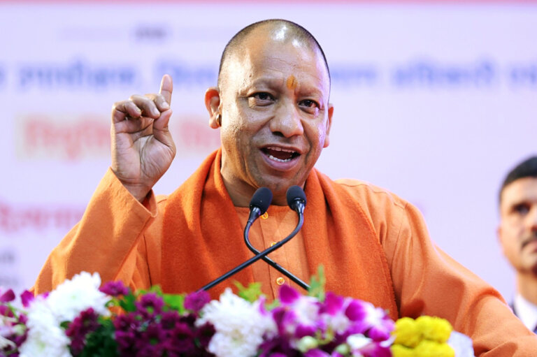 Yogi Adityanath | pensioners| state employees | UP | Shreshth UP