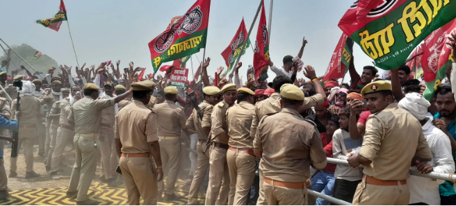 akhilesh yadav workers create ruckus in azamgarh lok sabha election 2024