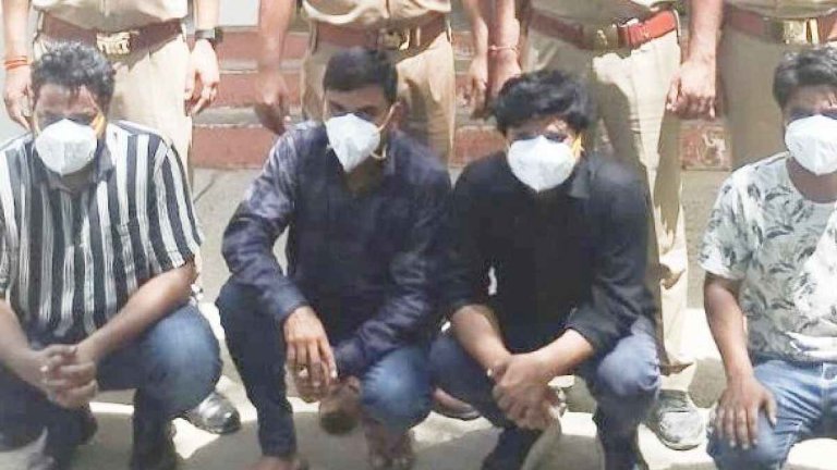 Gautam Buddha Nagar police caught honey trap gang 6 including two girls arrested
