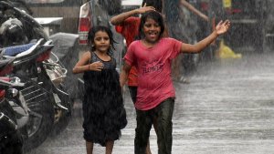 imd-issues-heavy-rain-in-most-parts-of-up-today-up-weather-update