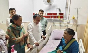 rishikesh-news-up-cm-yogi-adityanath-mother-admitted-in-aiims-again-for-eye-problem