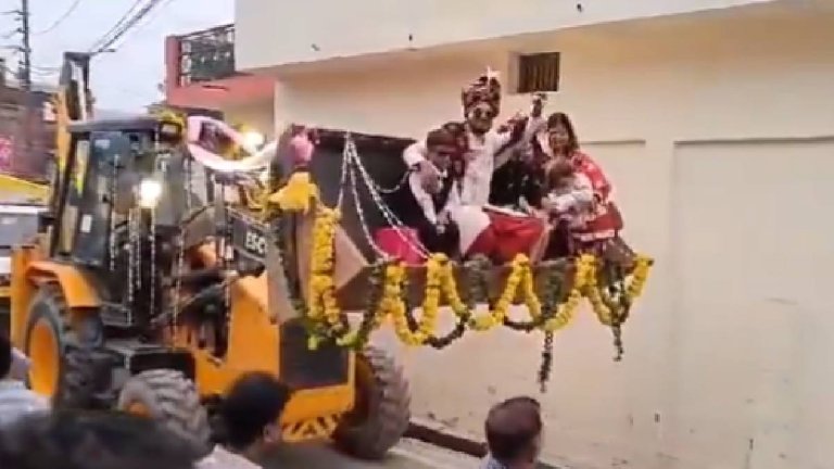 Groom Arrived With Wedding Procession In Bulldozer | CM yogi Adityanath | Shresth Uttar Pradesh |