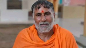 Name plate controversy Despite Supreme Court ban Swami Yashveer started new war