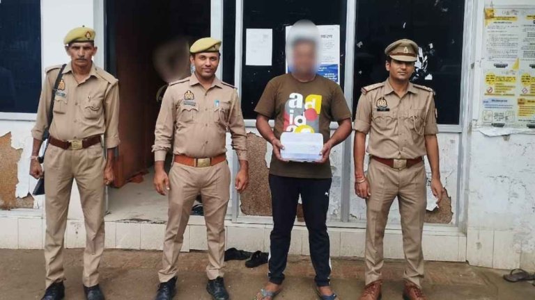 constable-arrested-by-mathura-police-from-banda-on-charges-of-conspiracy-to-demand-ransom