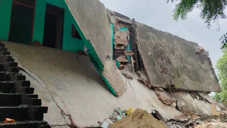 mainpuri | Three women have died in the roof collapse in mainpuri | Shresth uttar Pradesh |