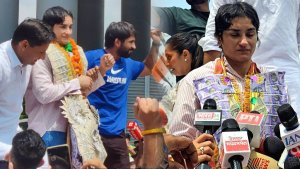 Vinesh Phogat | Vinesh Phogat grand welcome at Delhi airport | Shresth uttar Pradesh |