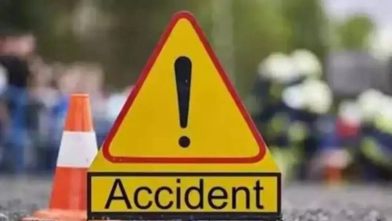 Damoh accident Truck and auto rickshaw collide 7 people died 3 injured