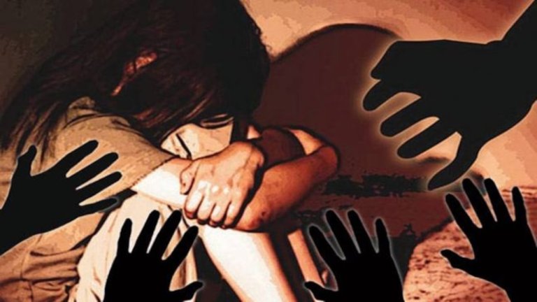 Jaunpur Principal repeatedly raped 8th class student by threatening her case registered