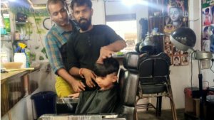 raebareli-mp-rahul-gandhi-gift inverter-battery-chairs-to-salon-where-he-got-hair-cut read