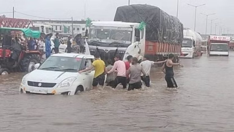 havey Rainfall in braj houses were collapsing Seven lives have been lost so far