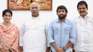 Vinesh Phogat Bajrang Punia join Congress | Vinesh Phogat | Bajrang Punia | Shresth uttar Pradesh |