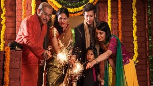 diwali-kab-hai-deepawali-par-kis-rang-ke-kapde-pahne-chahiye-lucky-colours-12-rashi-upay