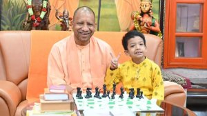 cm-yogi-adityanath-played-chess-with-little-champ-kushagra-agarwal-in-gorakhpur